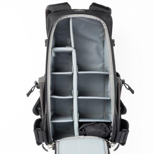 Mochila Think Tank para cámaras fotográficas con tirante para hombro y protector de lluvia