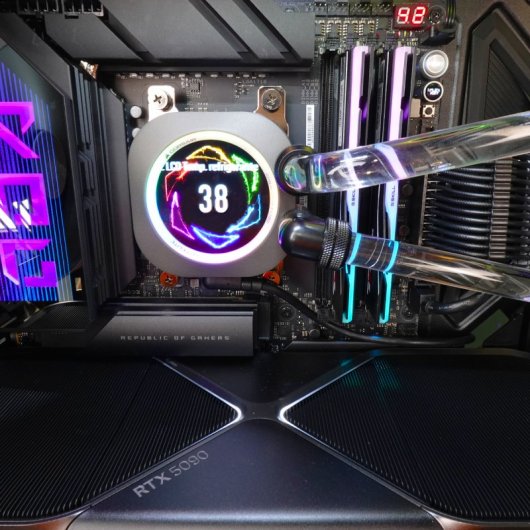 PcCom Custom Ryzen 9 9950X3D2 / 64 GB / 4TB SSD / RTX 5090 / Windows 11 Pro Hyperion