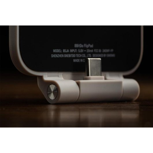 Controlador 8BitDo FlipPad G Classic Edition USB-C para dispositivos moveis
