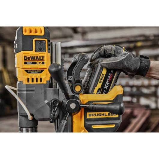 Perceuse droite DeWALT DCD1623N-XJ Batterie et LED