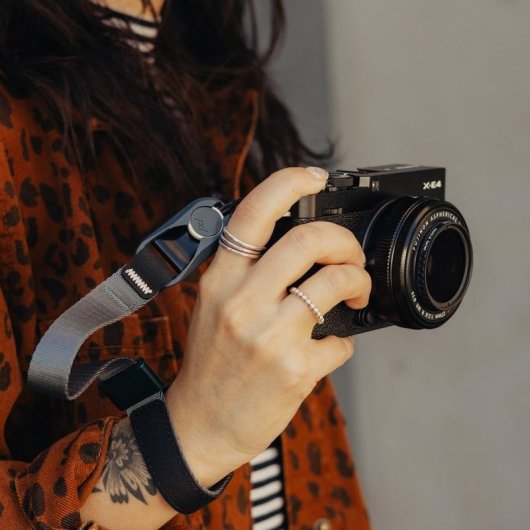 Sangle Peak Design Cuff pour appareil photo cuir vegan bleu