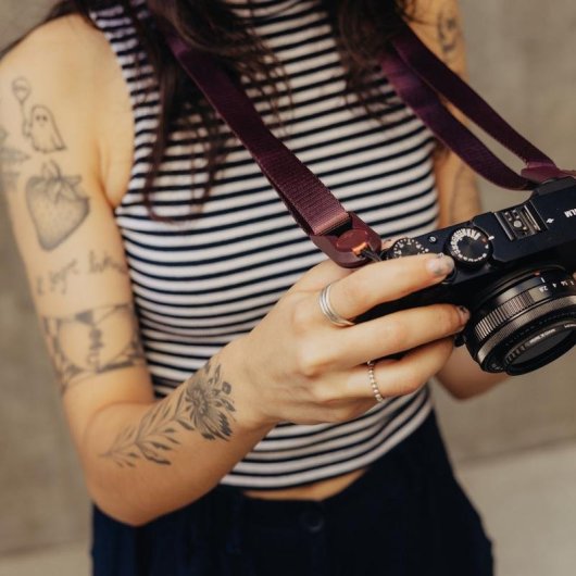 Sangle Peak Design Leash en cuir violet pour appareil photo