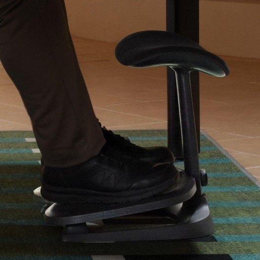 Apoia-pés LiberNovo StepSync Omni Pro ergonómico ajustável estável