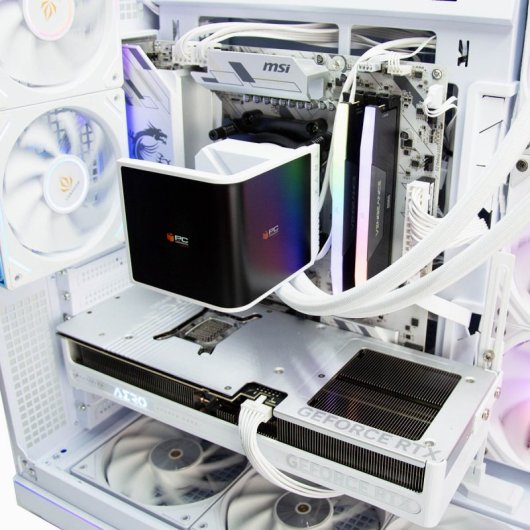 PcCom Ultimate AMD Ryzen 7 9850X3D / 64GB / 2TB SSD / RTX 5080 V2 Blanco / Windows 11 Pro