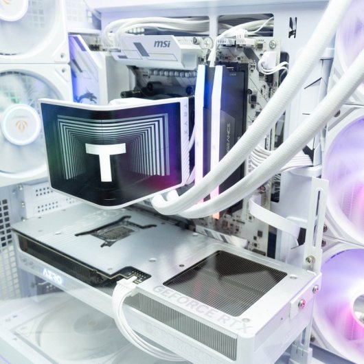 PcCom Ultimate AMD Ryzen 7 9850X3D / 64GB / 2TB SSD / RTX 5080 V2 Blanco / Windows 11 Pro