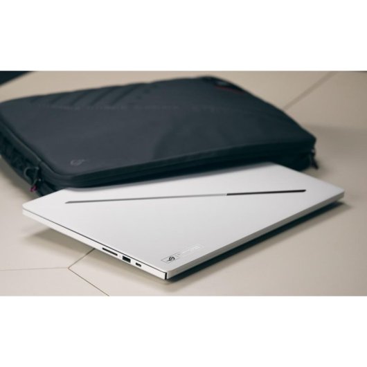 Portátil ASUS ROG Zephyrus G16 GU606AW 16" Intel Core Ultra 9 386H 32GB 1TB SSD RTX 5080 Windows 11 Home