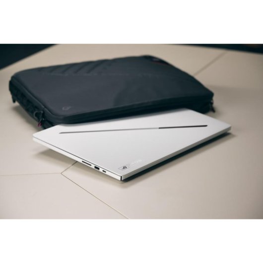 Portátil ASUS ROG Zephyrus G16 GU606AR-TB011W 16" Intel Core Ultra 9 386H 32GB 1TB SSD RTX 5070 Ti Windows 11