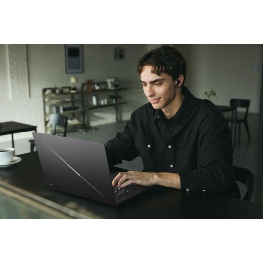 Ordinateur portable ASUS ROG Zephyrus G16 GU606AR 16" Intel Core Ultra 9 386H 64GB 2TB SSD RTX 5070 Ti Windows 11