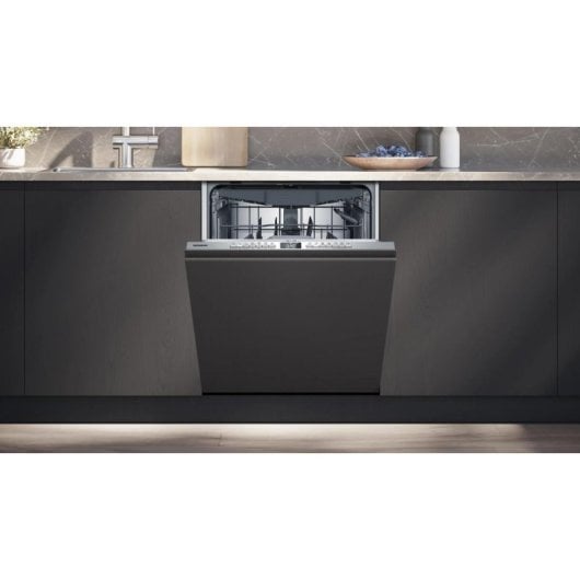 Lavavajillas Siemens iQ300 SX63HX03VE 14 servicios C con Home Connect y AquaStop
