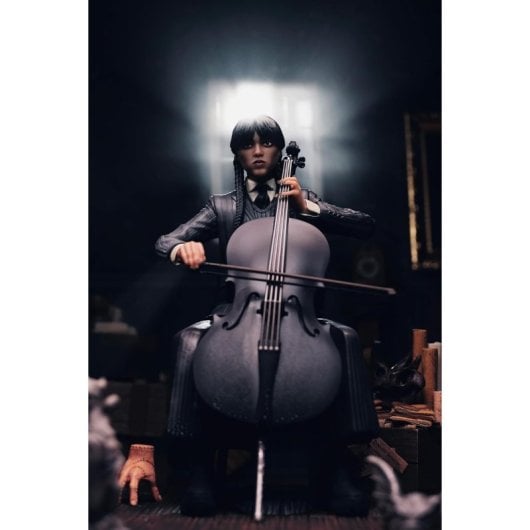 Figura Wednesday & Thing Con Violonchelo Miércoles Y Cosa Wednesday Movie Icons Estatua 15 Cms