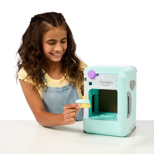 Brinquedo interativo Moose Toys Cookeez Makery Freezy Cakez multicolorido sonoro