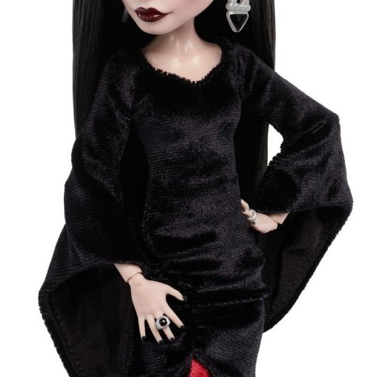 Muñeca Mattel Monster High Morticia Addams con vestido de terciopelo