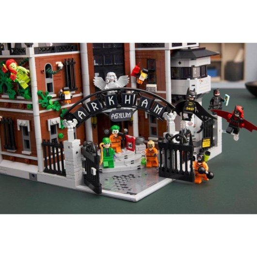 LEGO Super Heroes Arkham Asylum 76300 2953 pièces