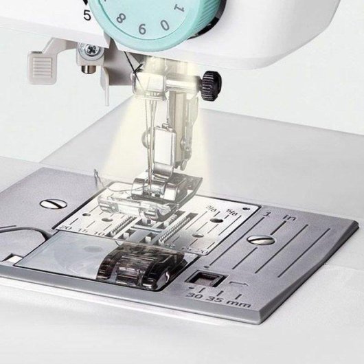 Machine a coudre Medion SD36 270 points 700 rpm LED