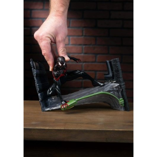 Figura Spider-man Miles Morales Marvel Gallery Estatua Diorama 18 Cms
