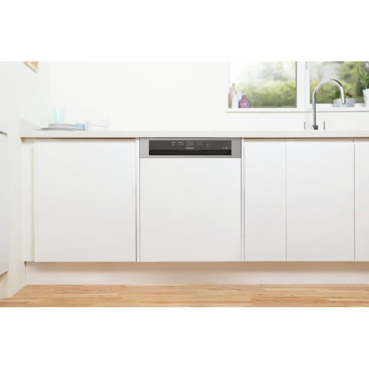 Lavastoviglie Indesit I3B L634 X 14 coperti D 44 dB touch semi-incasso