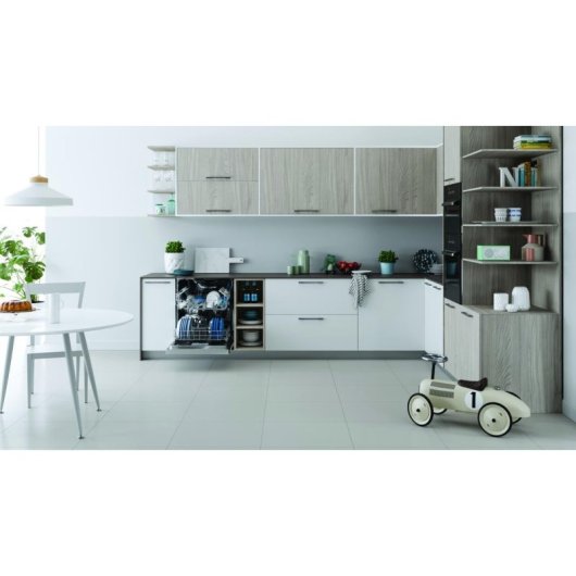 Lavastoviglie Indesit I3B L634 X 14 coperti D 44 dB touch semi-incasso