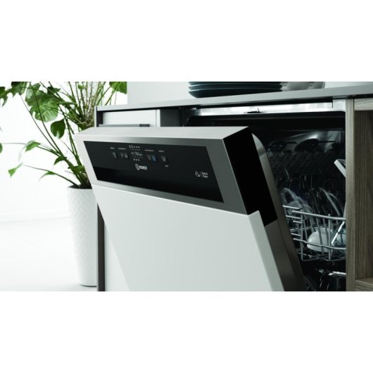 Lavastoviglie Indesit I3B L634 X 14 coperti D 44 dB touch semi-incasso