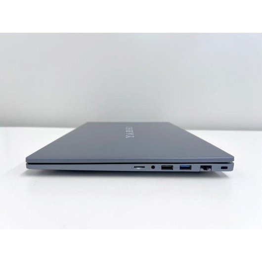 Portatile Yashi Hammer 15.6" AMD Ryzen 7 7730U 8GB 512GB SSD Radeon Graphics Windows 11 Pro