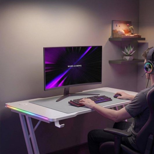 Mesa gaming Mars Gaming 120 cm RGB con fibra de carbono y alfombrilla XXL estructura de acero
