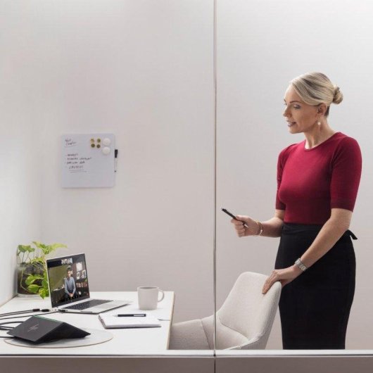 Sistema de videoconferencia HP Presence Small Space Solution Plus AI para Teams Rooms