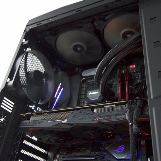 PcCom Platinum Ryzen 1800X/16GB/240M.2/2TB/GTX1080