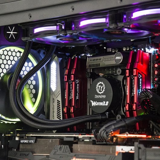 PcCom Platinum BattleBox Ultimate Intel Core i9-7900X/64GB/8TB/1TB M.2/GTX1080Ti