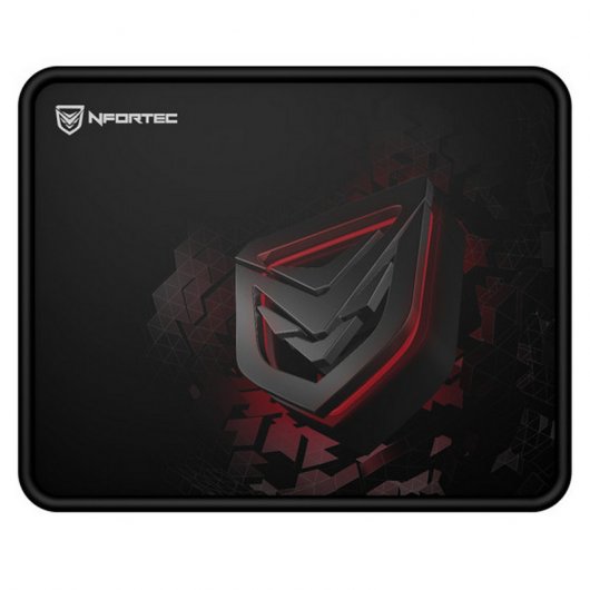 Scrivania spoglia? Schiaffaci sopra un tappetino gaming XXL RGB