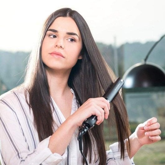 Prancha de Cabelo Cerâmica Turmalina Queratina Taurus Slimlook Keratine Pro 220ºC Digital Desligamento Automático Preto