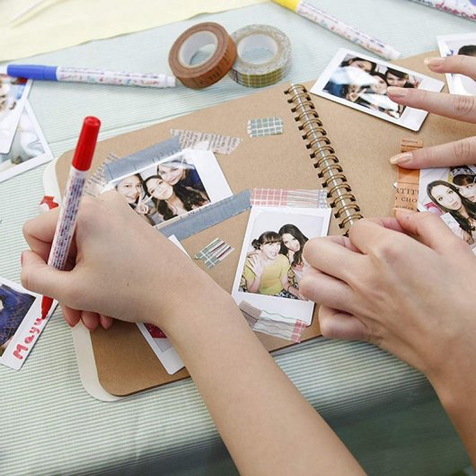 Fujifilm Instax Mini 25 Cámara Instantánea + 1 Paquete de Películas Fotográficas