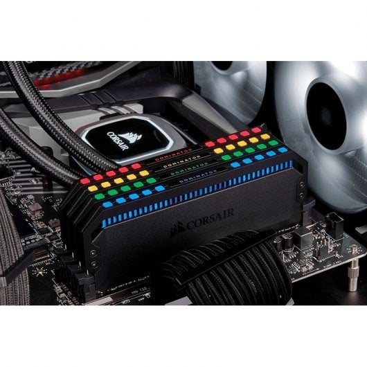 Corsair Dominator Platinum RGB Speichermodul 32 GB 4 x 8 GB DDR4 3200 MHz