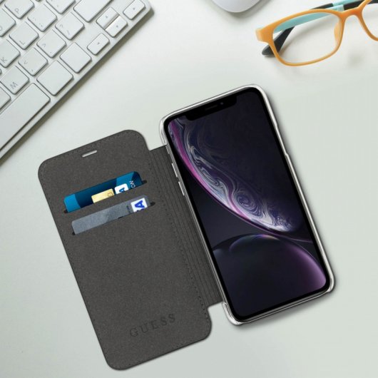 Guess Funda Libro Monograma Marrón para iPhone XR