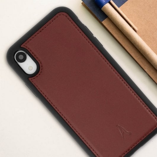 Étui en cuir véritable marron Akashi pour iPhone XR