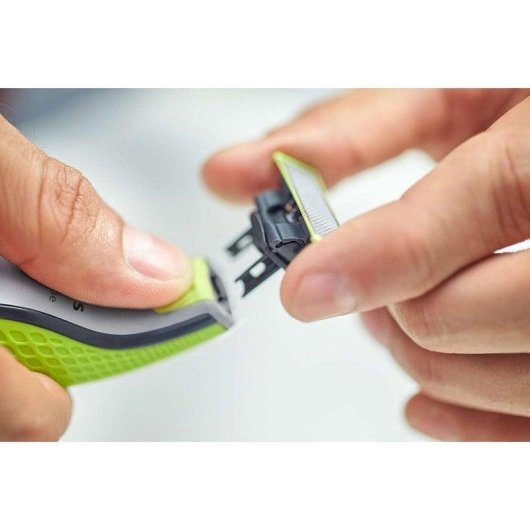 Aparador de Barba Facial Philips OneBlade QP2530/20 Recarregável 60min Seco e Molhado 4 Ajustes 4 Pentes