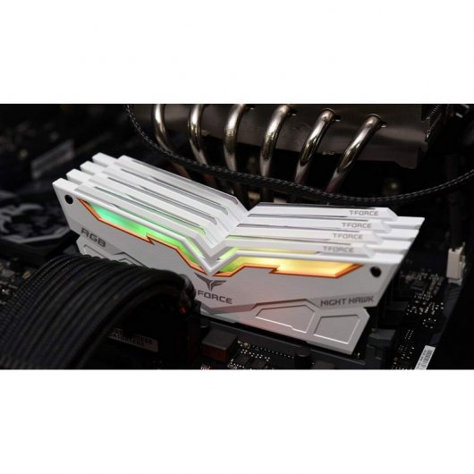 Team Group T-Force Night Hawk White RGB DDR4 3600 PC4-28000 16GB 2x8 CL18