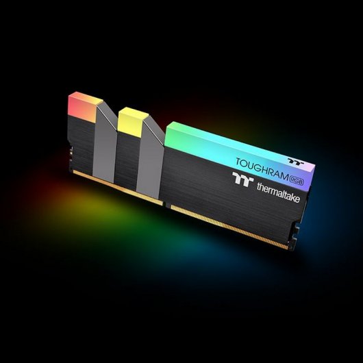 Thermaltake Toughram RGB DDR4 3000 2x8GB 16GB CL16