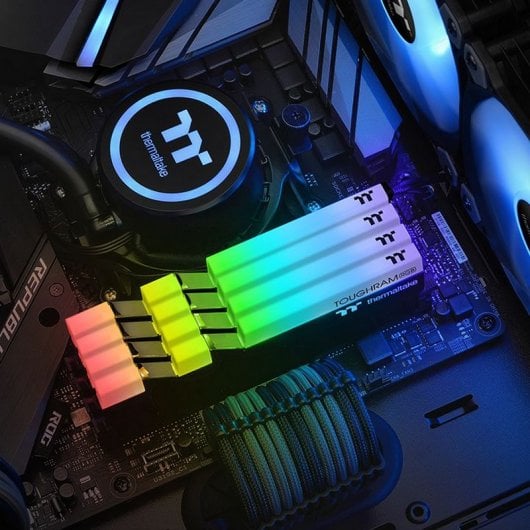 Thermaltake Toughram RGB DDR4 3200 2x8 GB 16 GB CL16