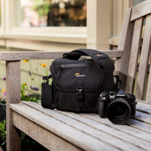 Lowepro Nova 140 AW II Borsa da spalla Nero