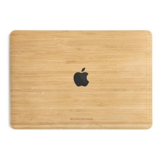 Custodia in legno di bambù EcoSkin Woodcessories per MacBook Pro 15 Touchbar