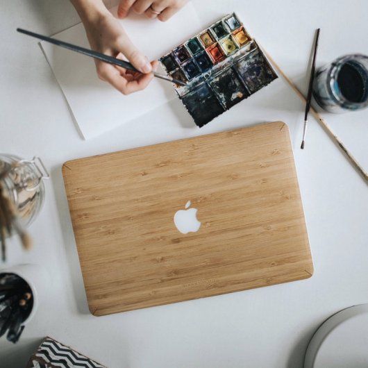 Custodia in legno di bambù EcoSkin Woodcessories per MacBook Pro 15 Touchbar