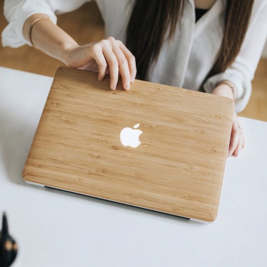 Custodia in legno di bambù EcoSkin Woodcessories per MacBook Pro 15 Touchbar