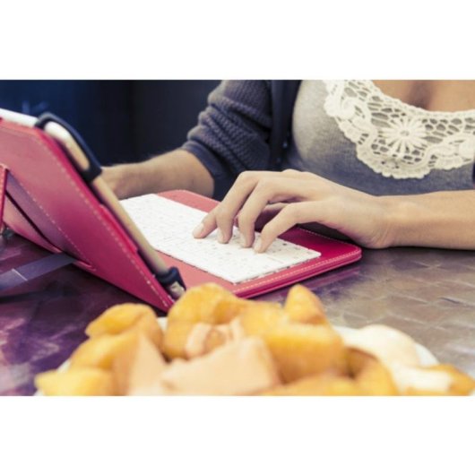 SilverHT Universalhülle mit MicroUSB-Tastatur Rot/Weiß für 9" - 10,1" Tablets