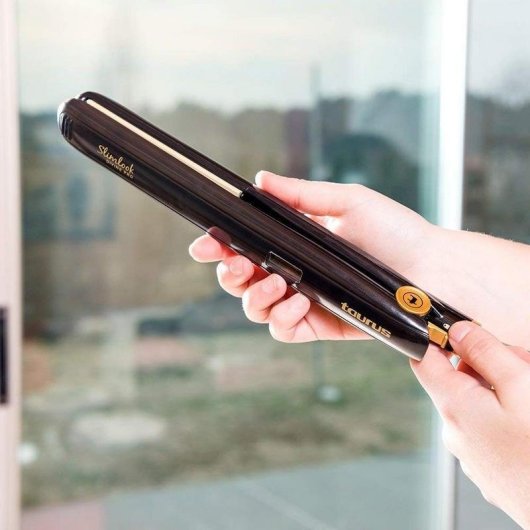 Prancha de Cabelo Cerâmica Taurus Slimlook Divine Pro 200ºC Iónica Desligamento Automático LCD Preto