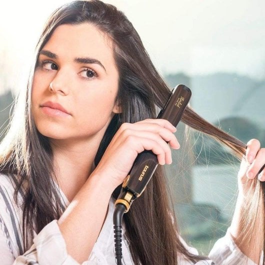 Prancha de Cabelo Cerâmica Taurus Slimlook Divine Pro 200ºC Iónica Desligamento Automático LCD Preto