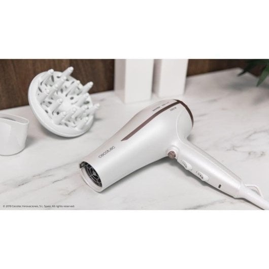 Ionen Föhn Cecotec Bamba IoniCare 5200 Aura 2300W 3 Temperaturstufen 2 Geschwindigkeiten Zubehör Weiß