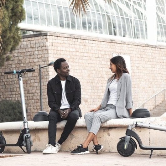 Patinete elétrico Cecotec Bongo Serie A Connected 350W Autonomia 25km Rodas 8,5" APP Preto