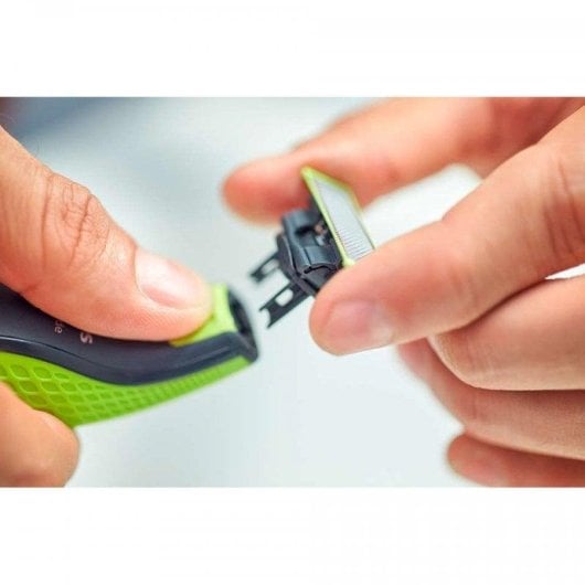 Aparador de Barba Facial Philips OneBlade QP2520/30 Recarregável 45min Seco e Molhado 3 Pentes