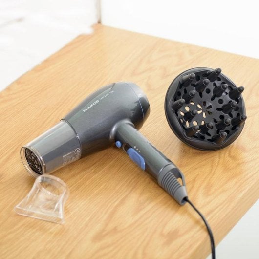 Secador de Cabelo Iónico Taurus Lyss 2300W 3 Temperaturas 2 Velocidades com Difusor Preto