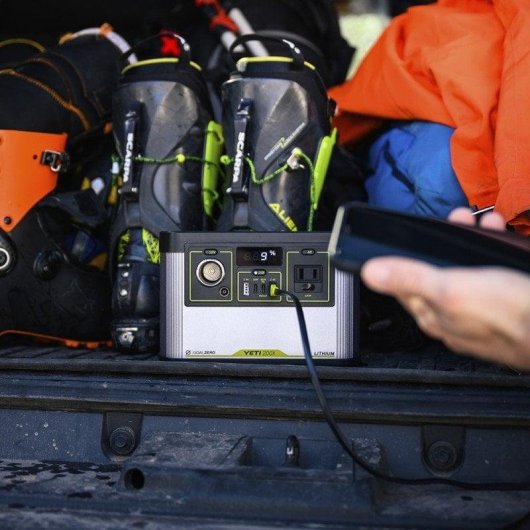 Estação de energia Goal Zero Yeti 200X 187Wh 2 portas USB-A 2 portas USB-C Bateria LiNMC Ecrã LCD Compatível com carregamento solar