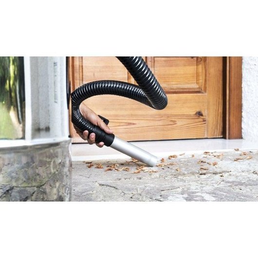 Cecotec Conga PopStar 12200 Ash Steel aspirando suciedad exterior